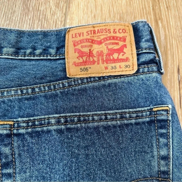Levi's 505 Men's Regular Straight Medium Denim Wash Jeans Size 36W x 30L GUC - Picture 6 of 8